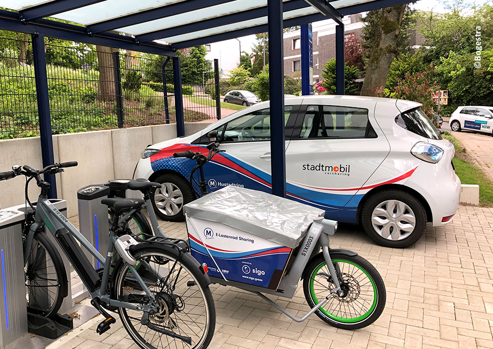 Mobilstation mit E-Bike und E-Auto